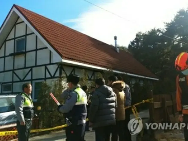 男子生徒１０人が意識不明の状態で見つかったペンション＝１８日、江陵（聯合ニュース）