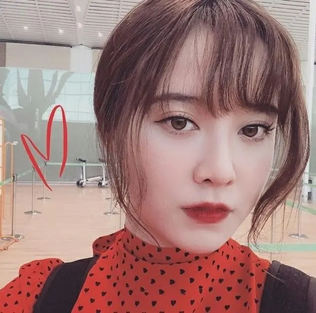 韓国女優ク・ヘソンが、真っ赤なリップでいつもとは違った雰囲気の写真を公開した。（写真提供:OSEN）