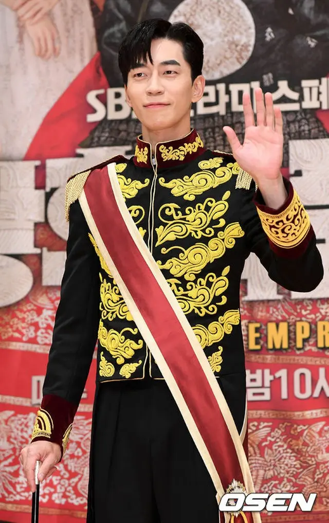 俳優シン・ソンロク、ドラマ撮影中に足指骨折し手術…明日には撮影復帰へ