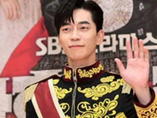 俳優シン・ソンロク、ドラマ撮影中に足指骨折し手術…明日には撮影復帰へ
