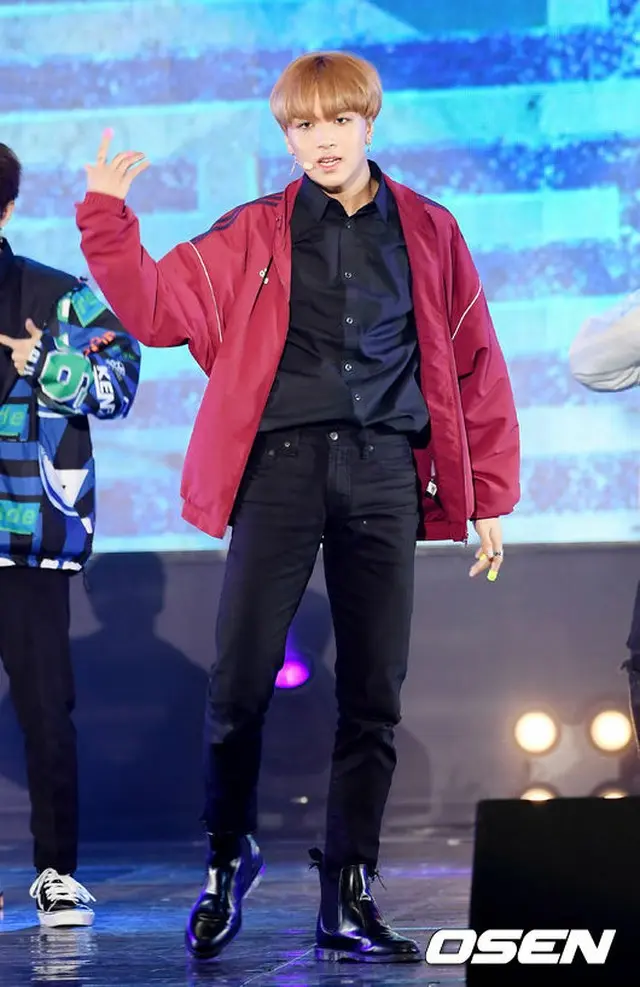 韓国ボーイズグループ「NCT」メンバーのヘチャンが公演準備中に負傷し、年末のスケジュールに参加できなくなった。（提供:OSEN）