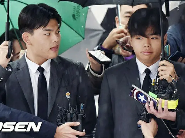 韓国のボーイズグループ「TheEastLight.」メンバー暴行事件の被疑者で、警察の取り調べを受けてきたプロデューサーのムン・ヨンイル氏が拘束送検された。（提供:OSEN）