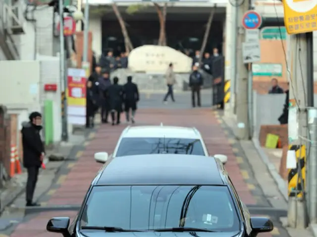 一酸化炭素中毒で死亡の高校生、出棺… 母校で友人らへ最後のあいさつ＝韓国