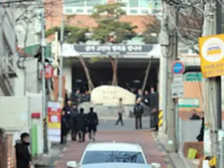 一酸化炭素中毒で死亡の高校生、出棺… 母校で友人らへ最後のあいさつ＝韓国