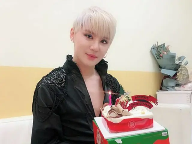 韓国歌手でミュージカル俳優としても活躍しているジュンス（JYJ）が、ファンにクリスマスのあいさつをした。（提供:OSEN）