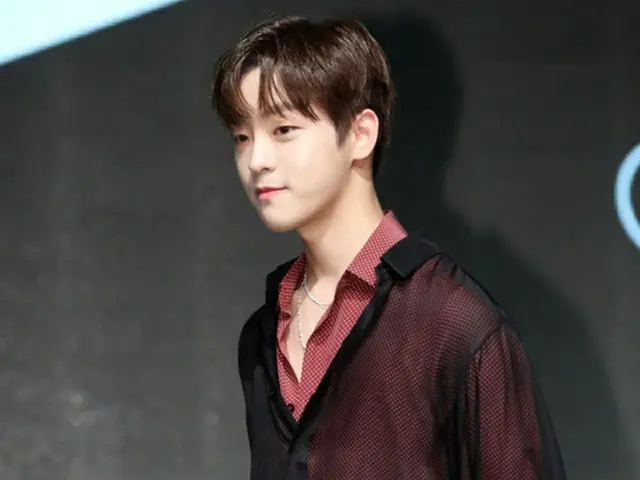 人気アイドルグループ「MYTEEN」イ・テビンが、グループを脱退して演技者に転向する。(提供:News1)