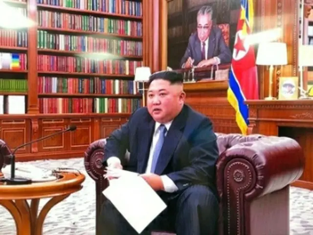 新年の辞を発表する金正恩氏＝１日、ソウル（朝鮮中央テレビ＝聯合ニュース）