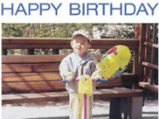 YG、「iKON」ドンヒョクの誕生日祝電を公開“キュートな幼少時代”