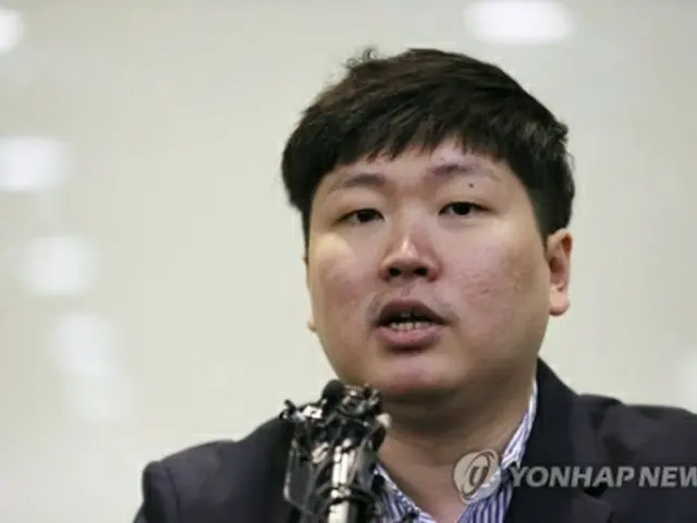 シン氏は２日にソウルで記者会見し、青瓦台がＫＴ＆Ｇの社長の交代を指示するなど不当な圧力を加えたと主張した＝（聯合ニュース）