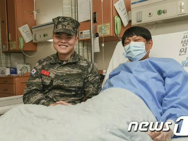 肝がん闘病の父親に肝移植…海兵隊キム・テヒョン上等兵＝韓国