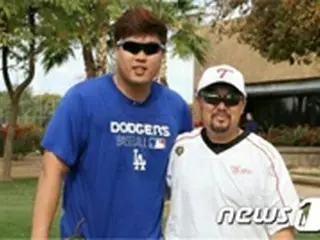 ドジャース所属リュ・ヒョンジン、コーチと共に沖縄トレーニング開始