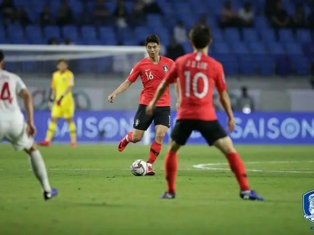 ＜アジア杯2019＞キ・ソンヨン、ハムストリング負傷…1週間の安静が必要（提供:OSEN）