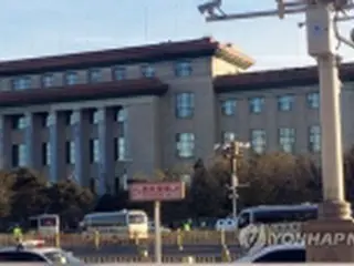 正恩氏が人民大会堂に到着　習近平主席との首脳会談開催か