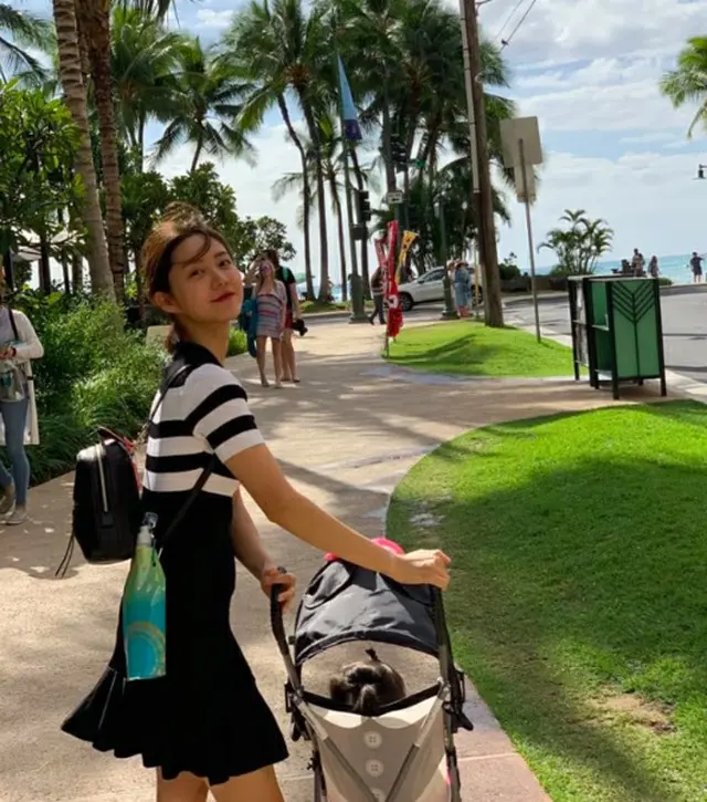 女優ハン・グル、双子と初の海外旅行 「ワンオペ育児、16か月目」（画像:OSEN）
