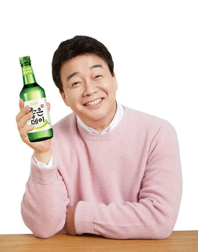焼酎「チョウンデイ」、新モデルに料理研究家ペク・ジョンウォンさんを選定＝韓国（提供:news1）