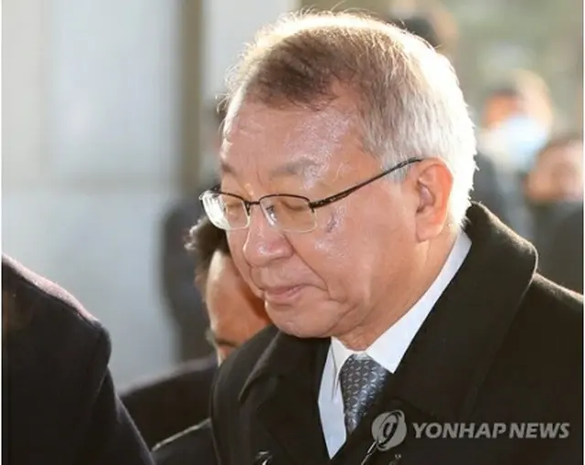 検察に出頭する梁氏＝１１日、ソウル（聯合ニュース）