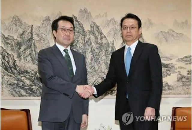 李氏（左）と金杉氏（資料写真）＝（聯合ニュース）
