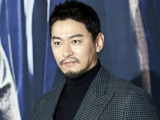 韓国俳優チュ・ジンモが、10歳下の美人医師と交際していることを明らかにした。（提供:news1）