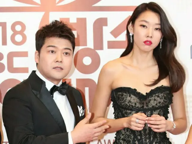 韓国タレントのチョン・ヒョンムの、恋人でモデルのハン・ヘジンに対する愛情表現が話題になっている。（写真提供:news1）