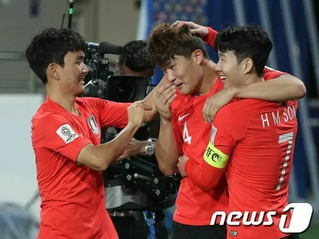 パウロ・ベント監督が率いる韓国サッカー代表チームが中国に勝利を収め3連勝を記録し、グループ1位で16強に進出した。（提供:news1）