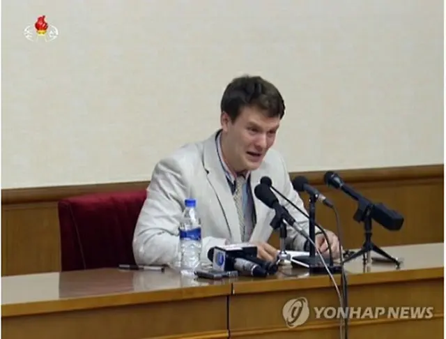 ２０１６年２月、平壌で記者会見を開いたワームビア氏＝（朝鮮中央通信＝聯合ニュース）
