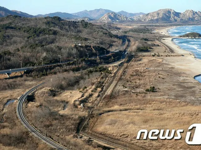 韓国政府が東海線道路の北朝鮮側区間を調査するため、国連安全保障理事会対北制裁委員会の装備搬入承認手続きを踏んでいる。（提供:news1）
