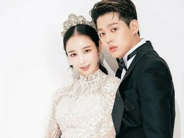 27日に結婚式を挙げる「BIGFLO」ロンとミュージックビデオ監督イ・サガン。（提供:OSEN）