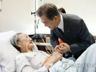 慰安婦被害者死去　文大統領「歴史をしっかり正す」