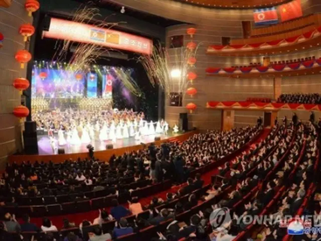 北京の国家大劇院で公演を行う北朝鮮芸術団＝（朝鮮中央通信＝聯合ニュース）