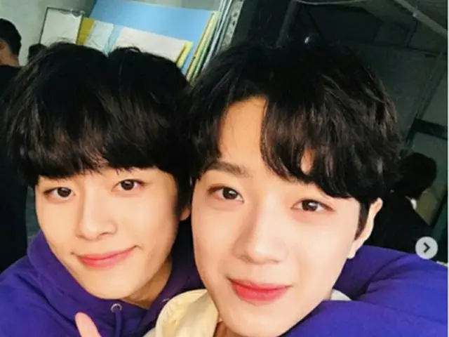 韓国プロジェクトグループ「Wanna One」で活動していたライ・グァンリンと、同じ事務所の仲間で「PRODUCE 101」シーズン2に共に出演していた歌手ユ・ソンホが再会した。（提供:OSEN）