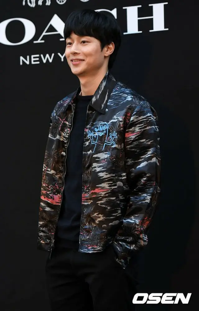 タレントのキム・チュンジェ、「SHINee」キーのコンサートを仕事しながら観覧？批判相次ぎ謝罪
