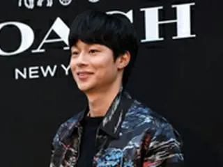 タレントのキム・チュンジェ、「SHINee」キーのコンサートを仕事しながら観覧？批判相次ぎ謝罪