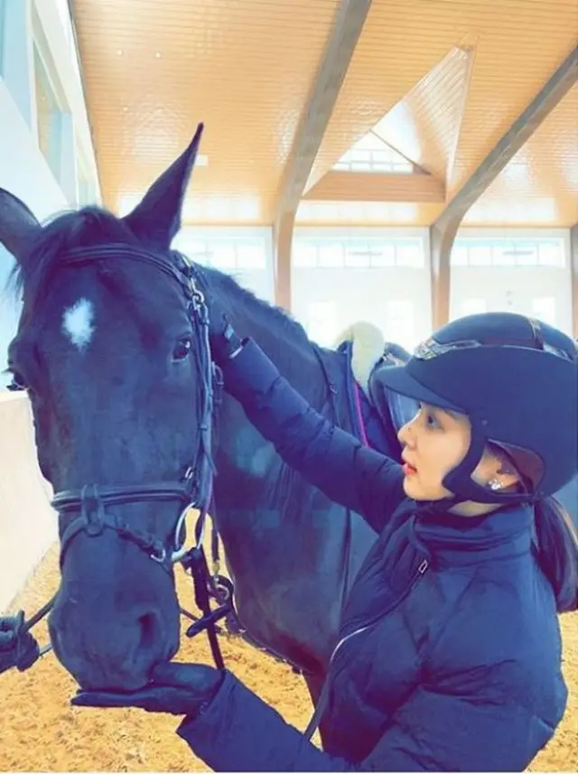 チャン・ドンゴンの妻コ・ソヨン、旧正月は優雅に乗馬へ（画像:コ・ソヨンのSNS）