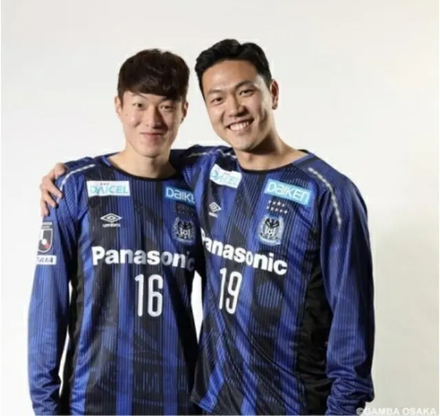 黄義助（左）と金英権（ガンバ大阪のインスタグラムから）＝（聯合ニュース）