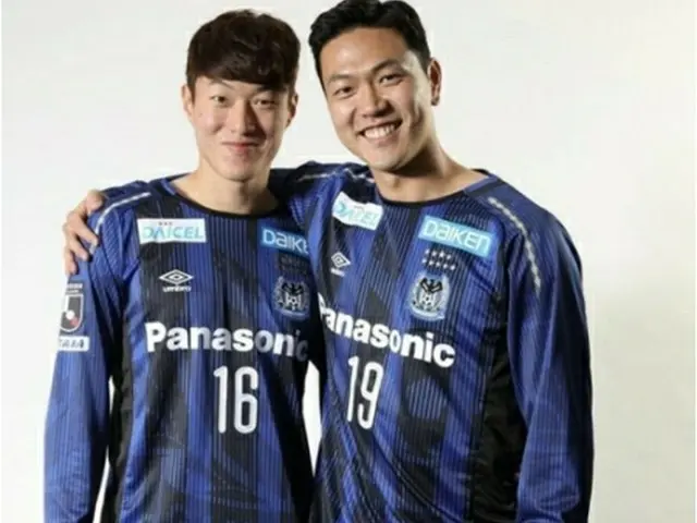 黄義助（左）と金英権（ガンバ大阪のインスタグラムから）＝（聯合ニュース）