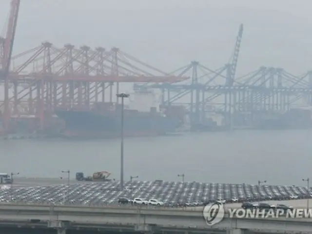 釜山港のコンテナターミナル（資料写真）＝（聯合ニュース）