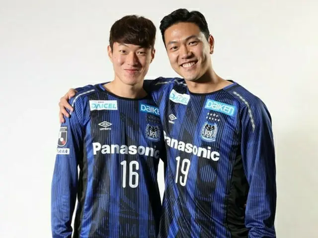 ＜サッカー＞ガンバ新加入キム・ヨングォン、ファン・ウィジョとのユニフォーム姿公開「韓国代表コンビに期待」（提供:news1）