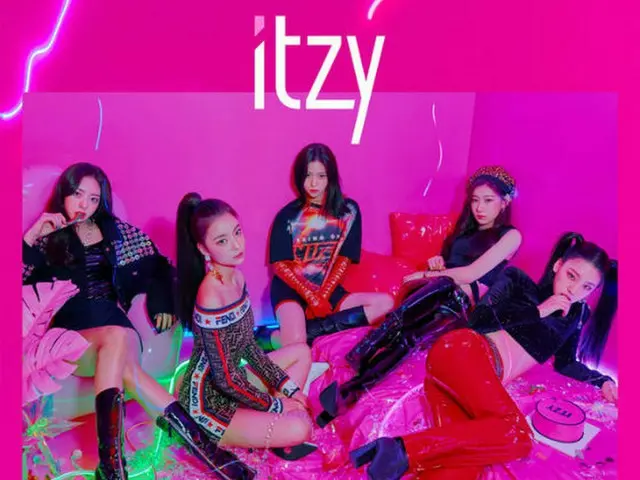 JYPエンターテインメント（以下、JYP）の新人ガールズグループ「ITZY（イッジ）」が、デビューデジタルシングルのジャケットイメージを公開した。（提供:OSEN）