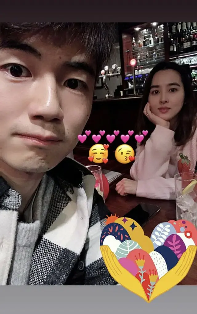 韓国代表から引退をしたサッカー選手キ・ソンヨンが、妻で女優ハン・ヘジンとの日常を公開した。（写真提供:OSEN）