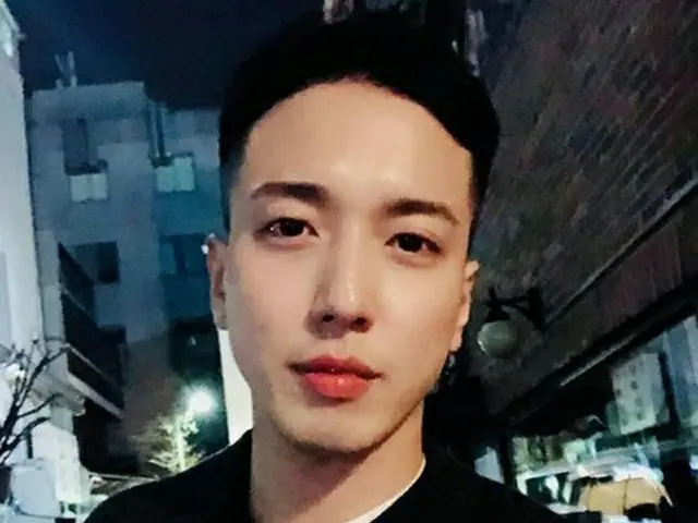 現在、軍服務中の韓国バンド「CNBLUE」メンバーのジョン・ヨンファが、近況を公開して話題になっている。 （写真提供:OSEN）