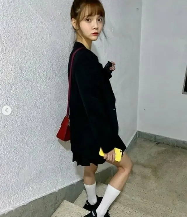 韓国ガールズグループ「AOA」メンバーのジミンが、激痩せした姿の近況写真を公開し、心配の声が上がっている中、所属事務所サイドは「健康上に異常はない」と明らかにした。（写真提供:OSEN）