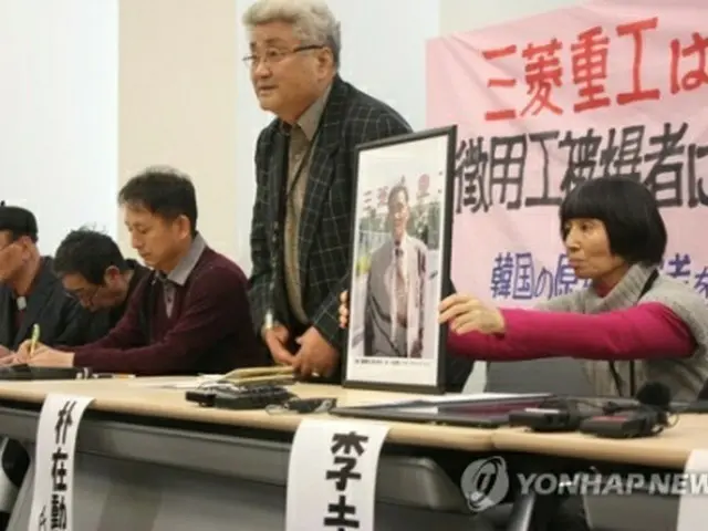集会で発言する被害者の遺族＝１４日、東京（聯合ニュース）