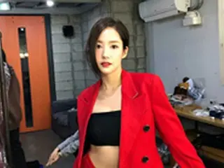 【トピック】女優パク・ミニョン、真っ赤なスーツでガールクラッシュな魅力放つ