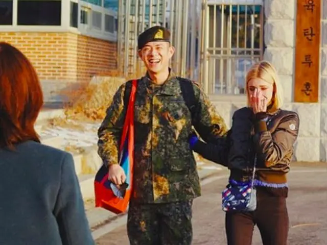 17日午前、1年9か月の現役軍服務を終え、兵長として満期除隊したラッパー、Beenzino。（提供:OSEN）