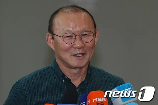 ベトナム代表パク・ハンソ監督、休暇終えて出国 「体力的にもA代表・U-23兼任は…厳しい」
