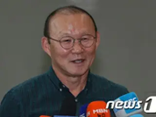 ベトナム代表パク・ハンソ監督、休暇終えて出国 「体力的にもA代表・U-23兼任は…厳しい」