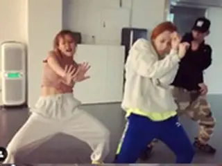 歌手ヒョナ、イドンとの振り付け練習映像を公開