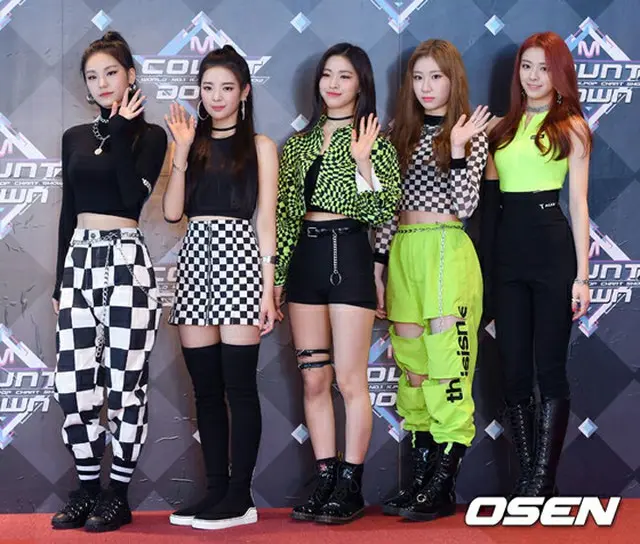 JYPエンターテインメントの新人ガールズグループ「ITZY」が、デビューしてから9日で音楽番組で1位を獲得し、大きなパワーを見せつけた。（提供:OSEN）