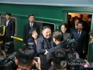 金正恩氏　専用列車でハノイに向け出発＝タス通信