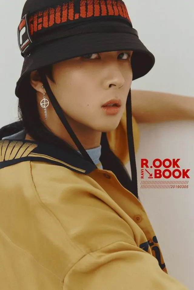 「VIXX」ラビが3月5日にリリースする2ndミニアルバム「R.OOK BOOK」の第3弾オフィシャルフォトを公開した。（提供:OSEN）